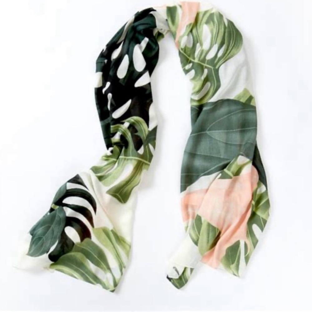 Virginia Wolf Floral Print Wrap/Scarf - Picture 4 of 13